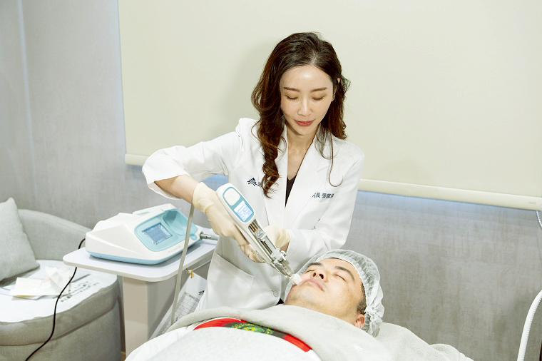 肌膚25歲開始走下坡!想擦保養品凍齡 醫師解析說明 PLT結合水光針有哪些好處?